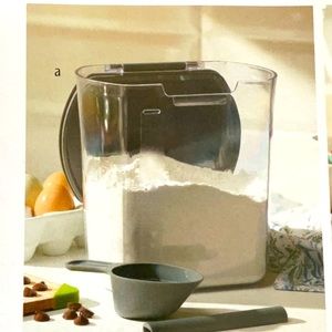 Storage container of 4qt